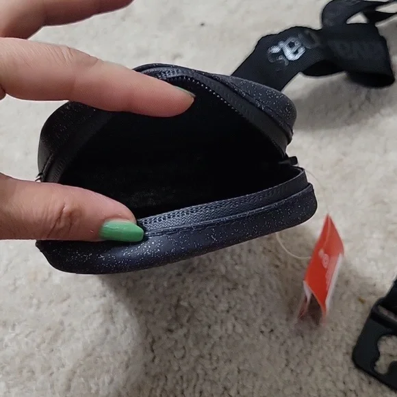 Havaianas Gray Camera Case with Strap - Picture 3 of 6